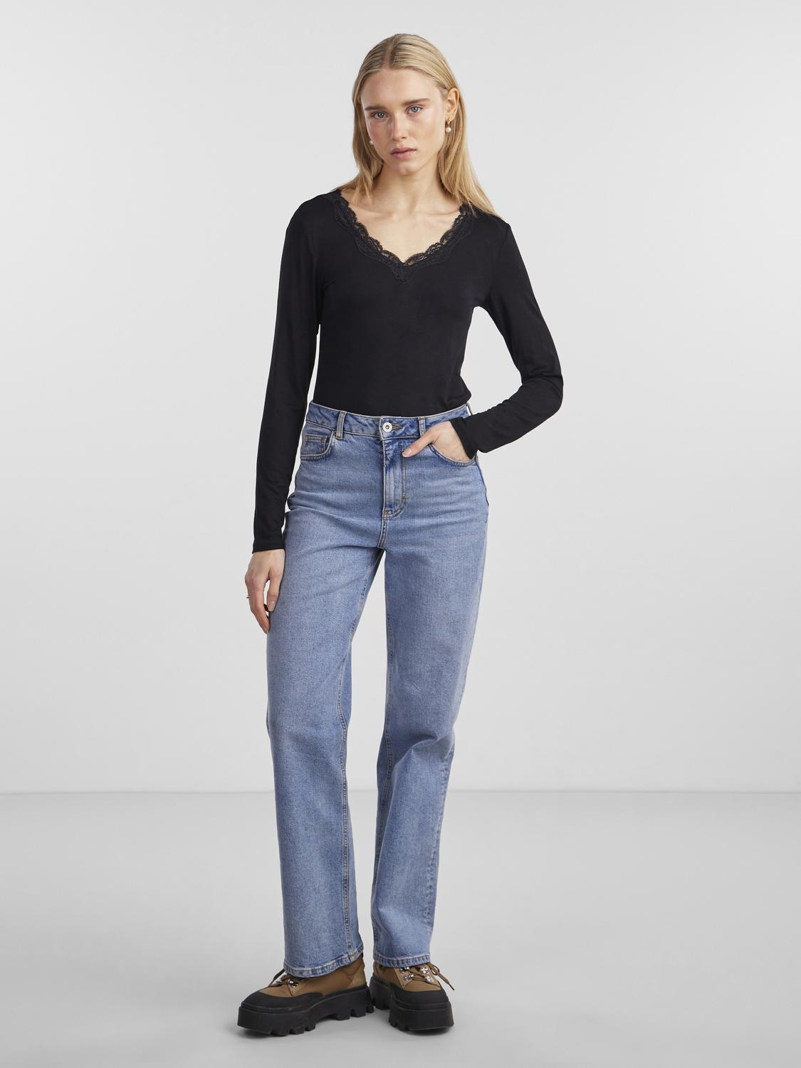 model_shot-front_full